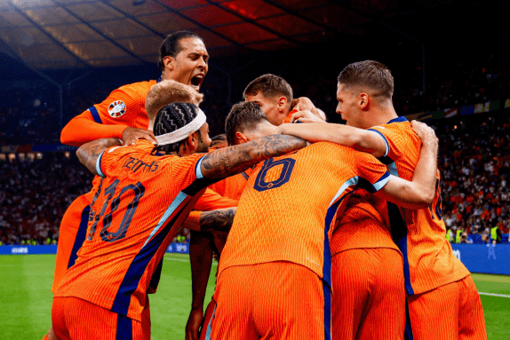 都灵冬奥会,五星红旗闪,人民日报客,足彩,体彩,彩票,体育彩票,足球彩票,彩票合买,乐发彩票