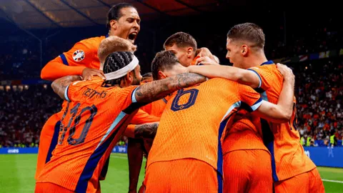 都灵冬奥会五星红旗闪耀，人民日报客户端全力支持中国运动员！