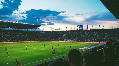 英联杯激战：阿申纳3-2绝杀水晶宫